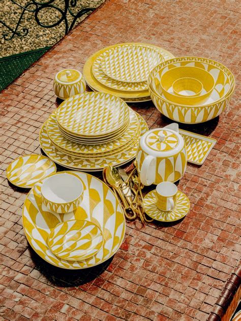 soleil d'hermes dinnerware.